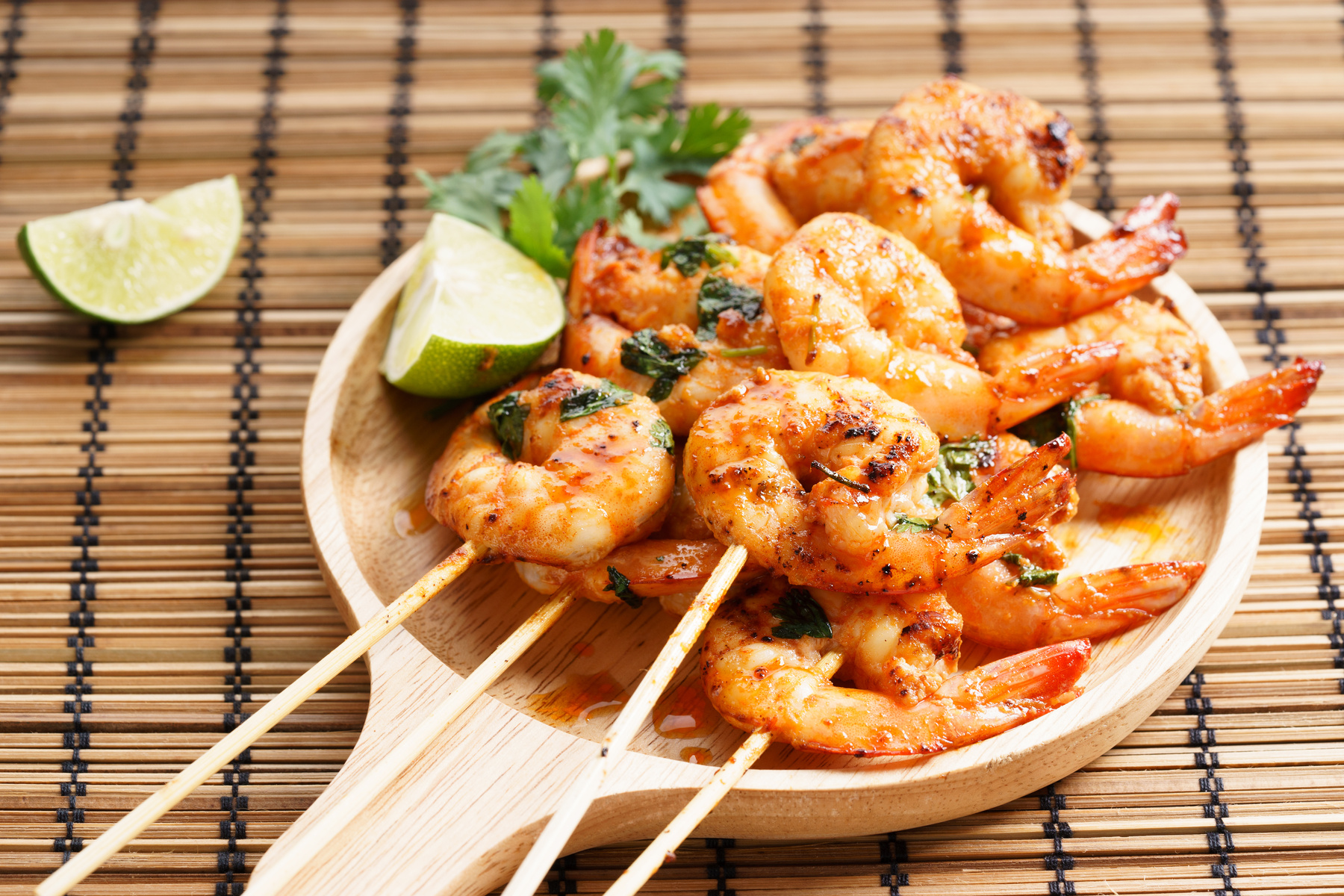 grilled shrimp kababs with sriracha and lime